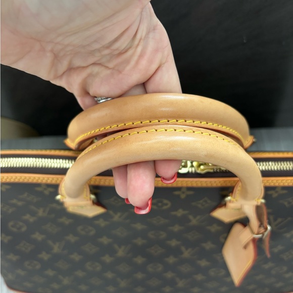 Authentic Louis Vuitton Alma Voyage MM travel unisex carry on - Picture 10 of 16